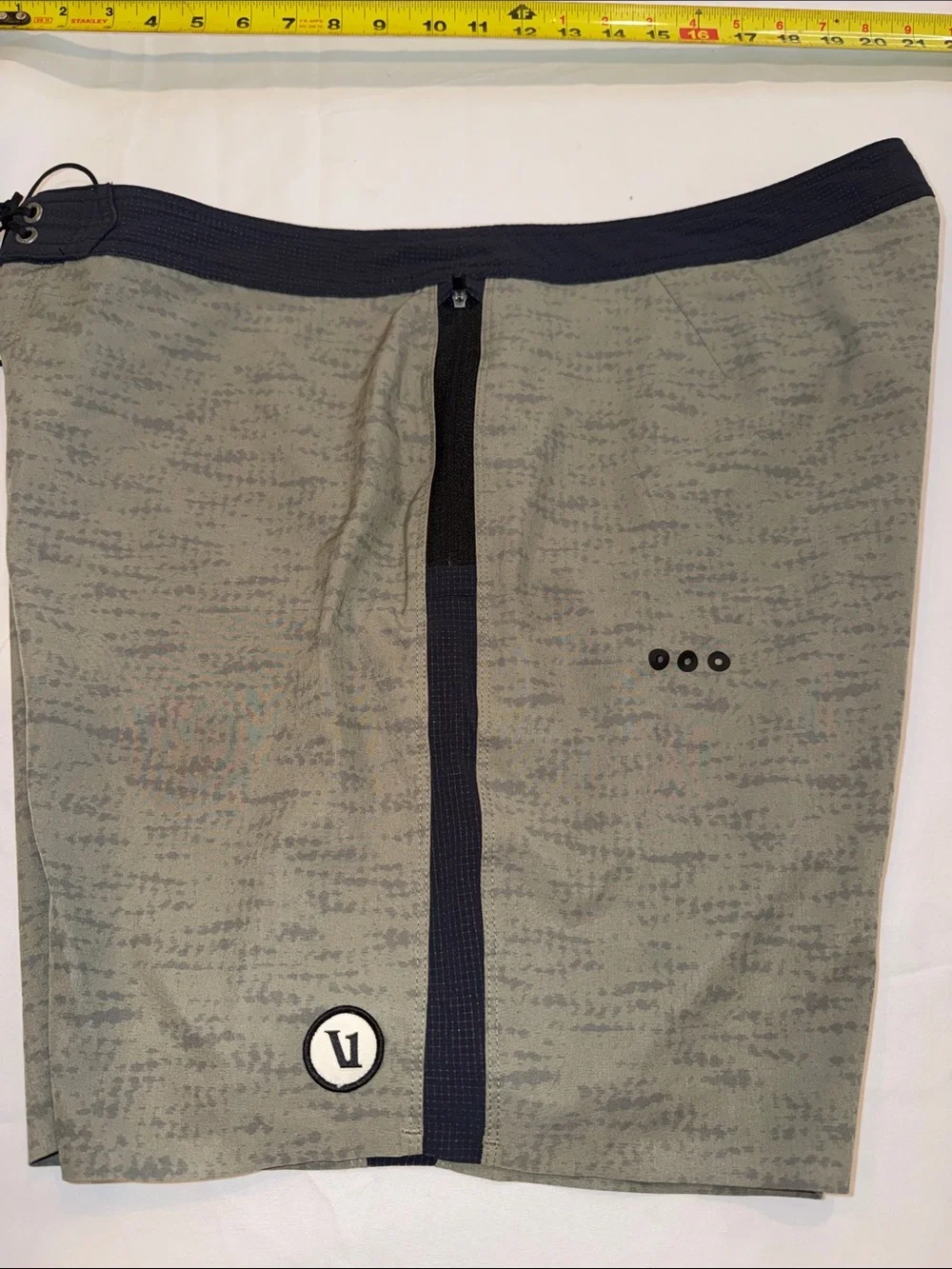 608106 Vuori Peak Board Shorts Drawstring Green Black Men’s 36 7” Inseam V374